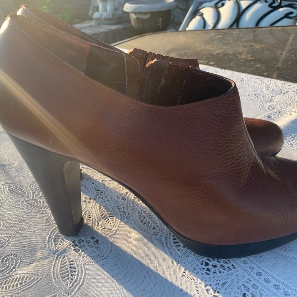 Brown leather 4” heel and 1” platform side zipper